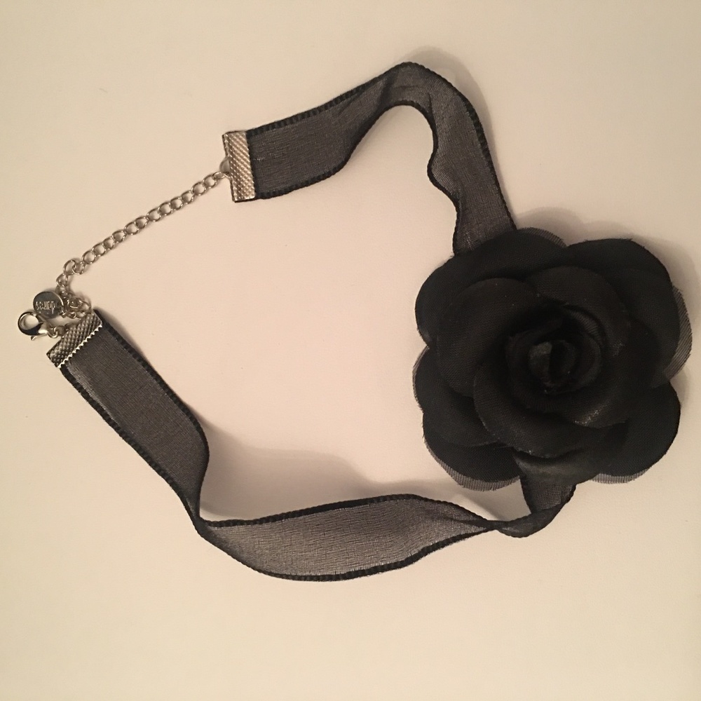 Flower Choker Necklace - Picture 2 of 2
